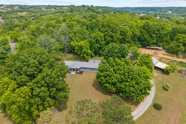 2580 Santa Fe Pike, Santa Fe, TN 38482