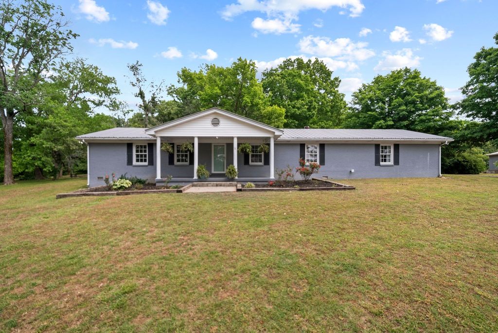 2580 Santa Fe Pike, Santa Fe, TN 38482