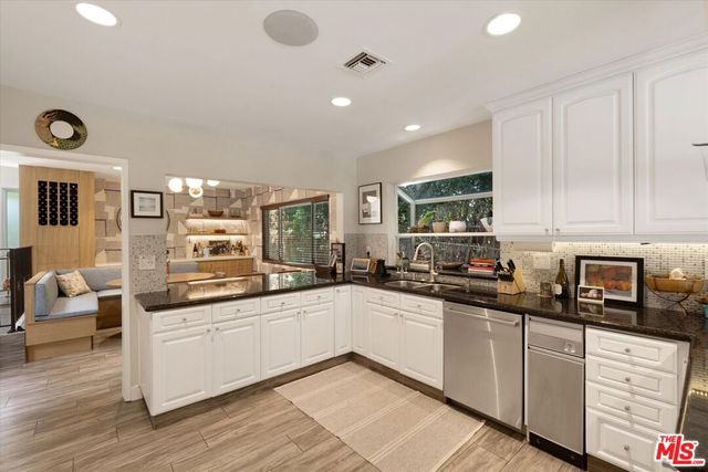 4927 Bellaire Avenue, Valley Village, CA 91607