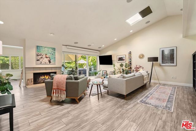 4927 Bellaire Avenue, Valley Village, CA 91607