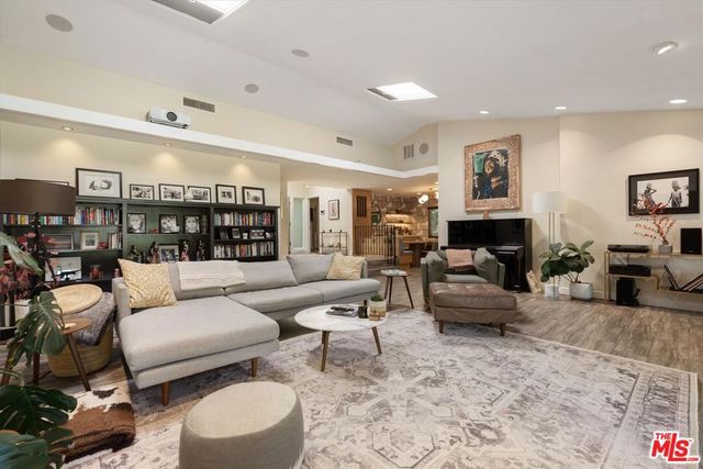 4927 Bellaire Avenue, Valley Village, CA 91607