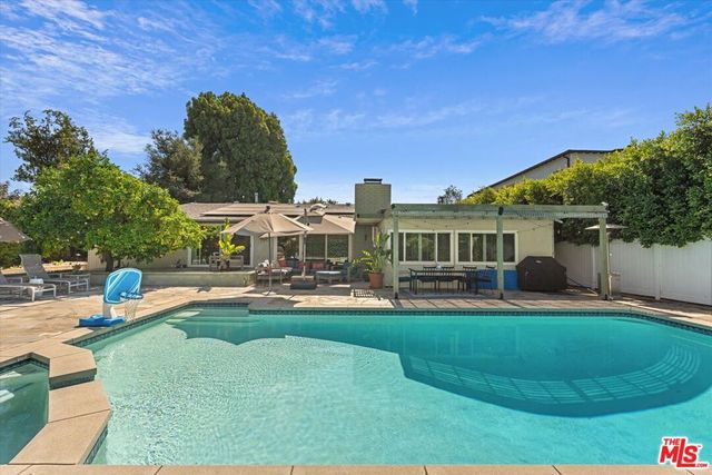 4927 Bellaire Avenue, Valley Village, CA 91607