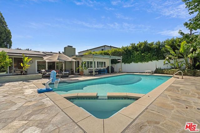 4927 Bellaire Avenue, Valley Village, CA 91607