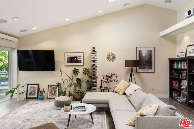 4927 Bellaire Avenue, Valley Village, CA 91607