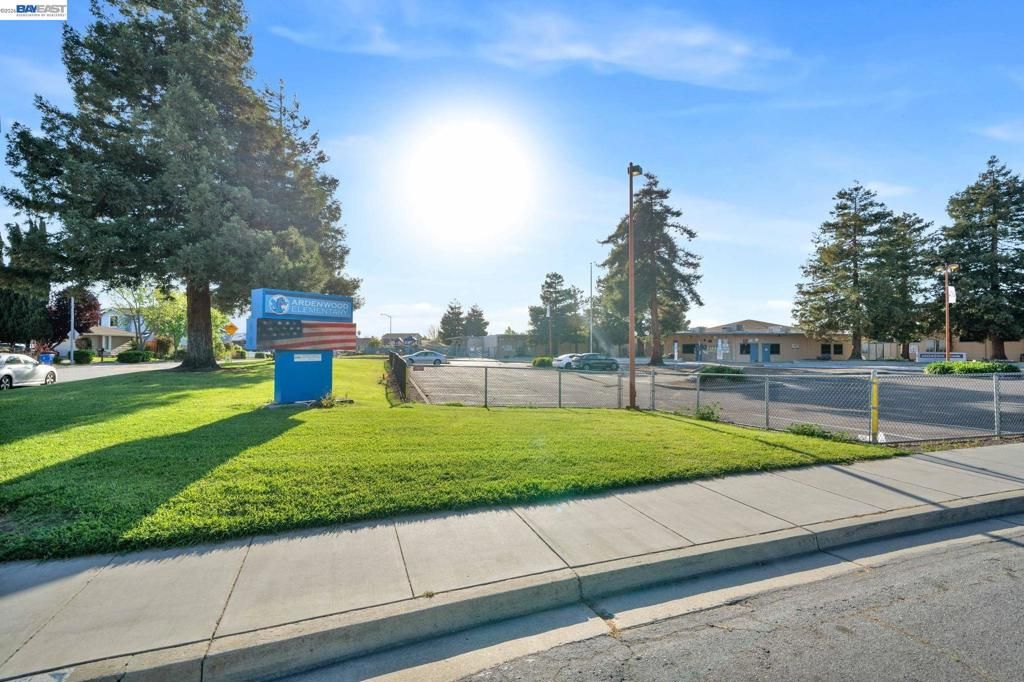 Image 37 of property listing at 4309 Jessica Cir, Fremont, CA 94555