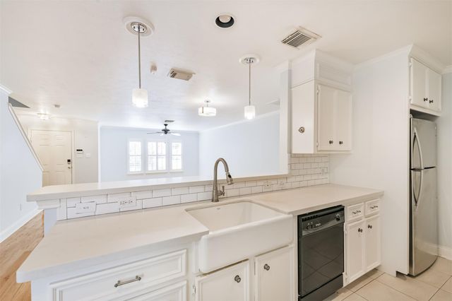 738 Redwing Place Drive, Houston, TX 77009