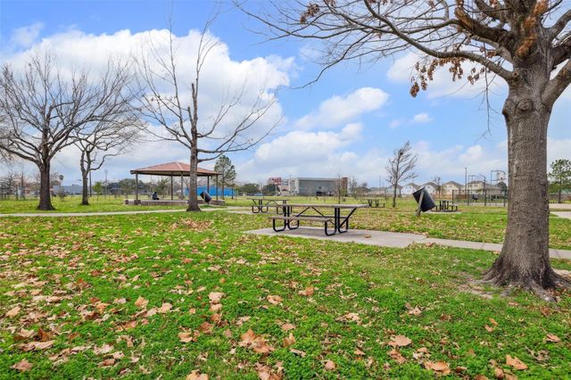 738 Redwing Place Drive, Houston, TX 77009