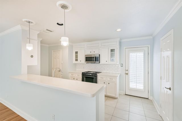 738 Redwing Place Drive, Houston, TX 77009