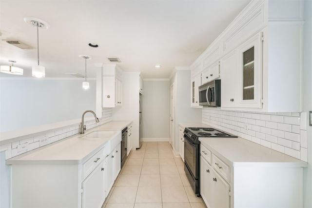 738 Redwing Place Drive, Houston, TX 77009