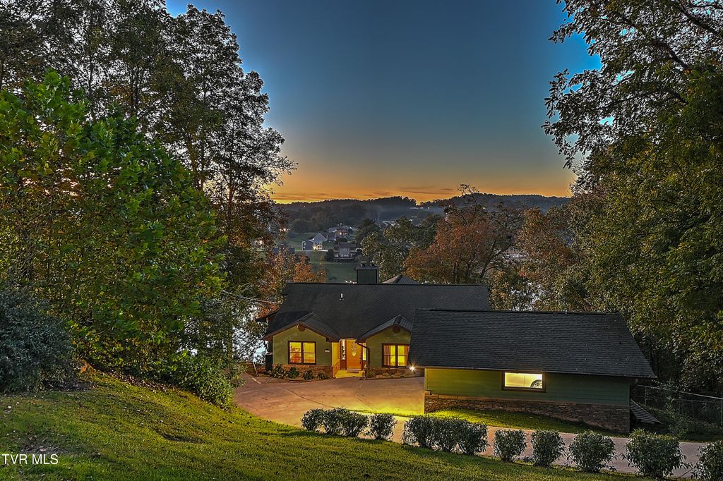 669 Summer Sound Road, Piney Flats, TN 37686