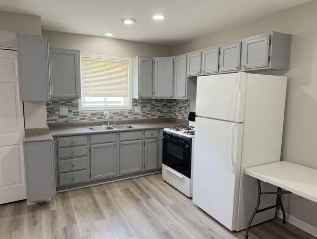 2190 Garrick Avenue, Warren, MI 48091