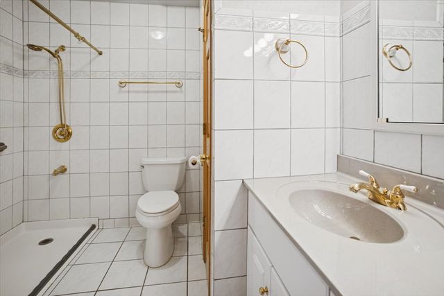 1820 W Thornwood Lane, Mount Prospect, IL 60056