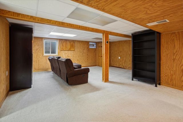 1820 W Thornwood Lane, Mount Prospect, IL 60056