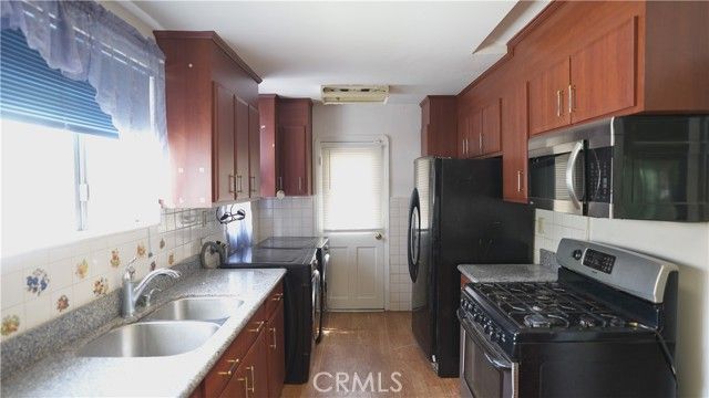 214 E 92nd, Los Angeles, CA 90003