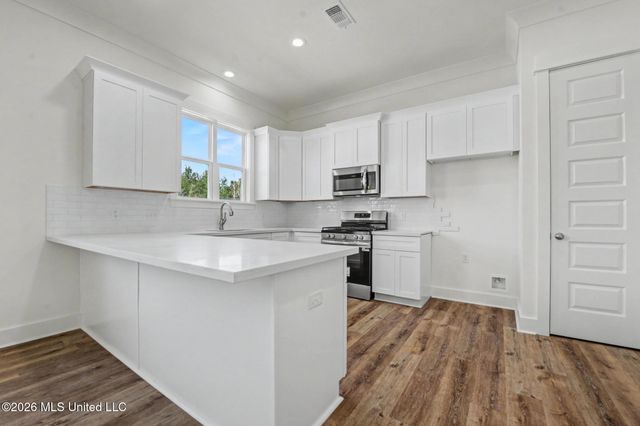 206 Piney Ridge, Waveland, MS 39576