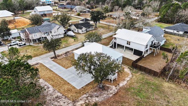 206 Piney Ridge, Waveland, MS 39576