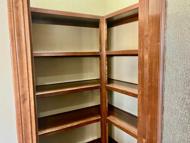 1160 N Countrywalk Ct, Rose Hill, KS 57133