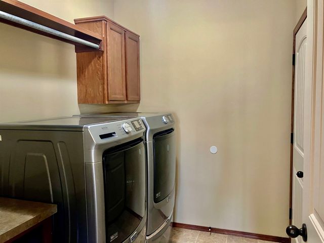 1160 N Countrywalk Ct, Rose Hill, KS 57133