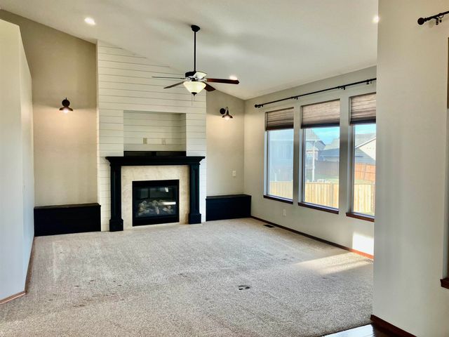 1160 N Countrywalk Ct, Rose Hill, KS 57133