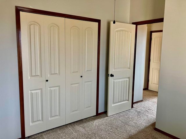 1160 N Countrywalk Ct, Rose Hill, KS 57133