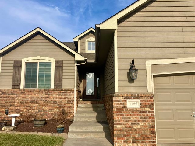 1160 N Countrywalk Ct, Rose Hill, KS 57133