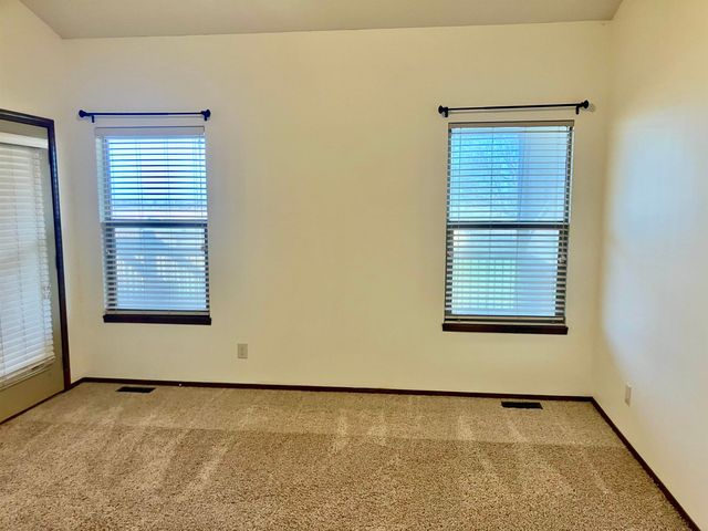 1160 N Countrywalk Ct, Rose Hill, KS 57133