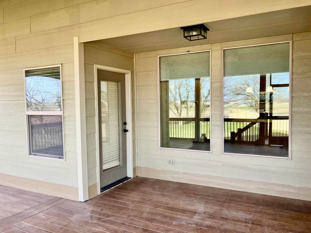 1160 N Countrywalk Ct, Rose Hill, KS 57133