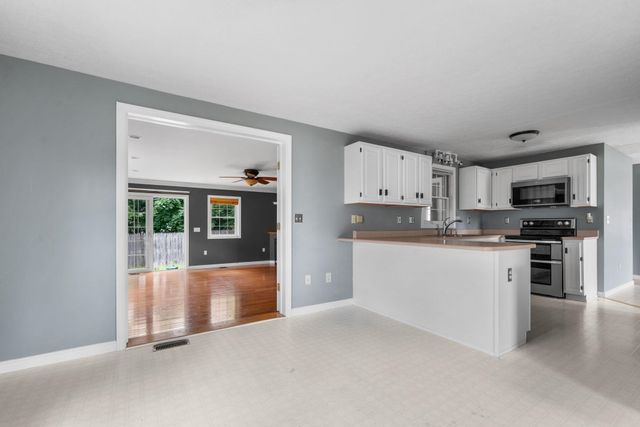 163 Wedgewood Lane, Manchester, NH 03109