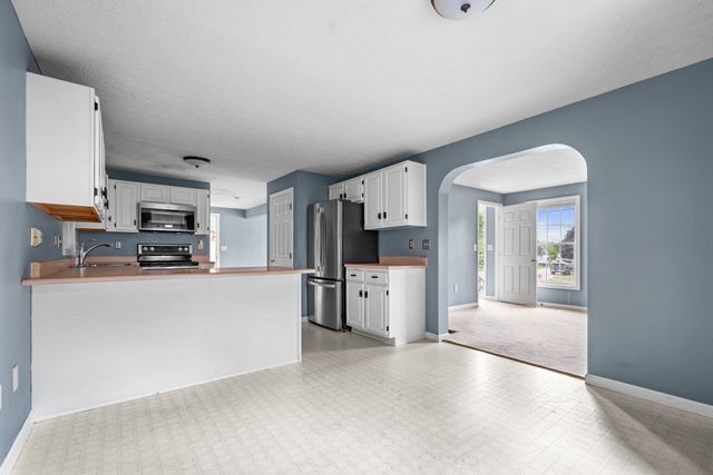 163 Wedgewood Lane, Manchester, NH 03109