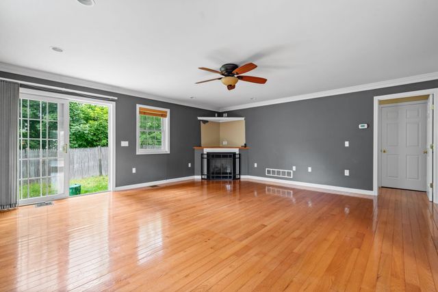 163 Wedgewood Lane, Manchester, NH 03109
