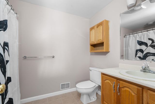 163 Wedgewood Lane, Manchester, NH 03109