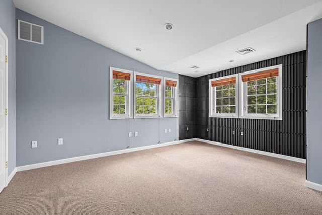 163 Wedgewood Lane, Manchester, NH 03109