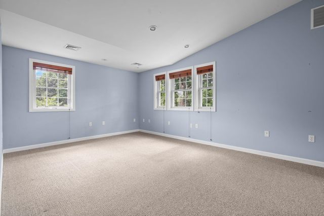 163 Wedgewood Lane, Manchester, NH 03109