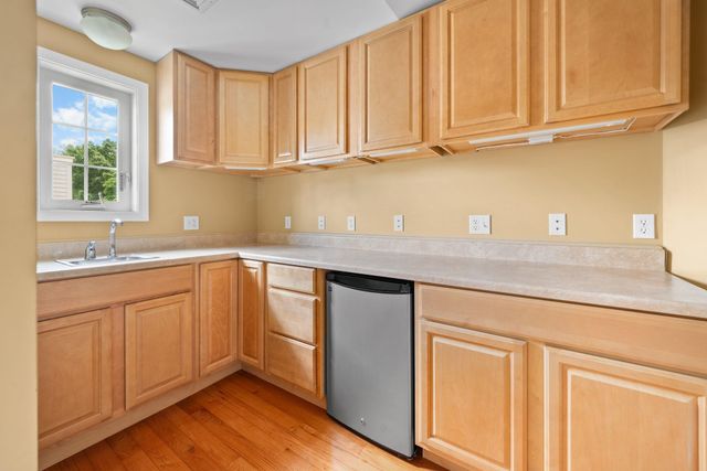 163 Wedgewood Lane, Manchester, NH 03109