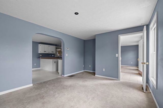 163 Wedgewood Lane, Manchester, NH 03109