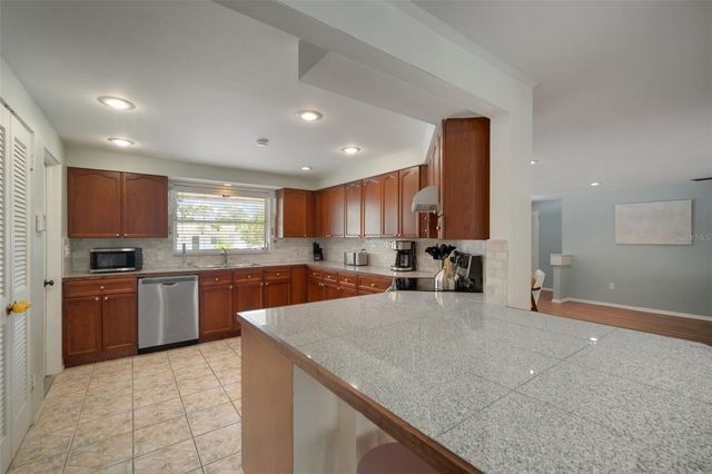 7202 18TH AVENUE NW, Bradenton, FL 34209