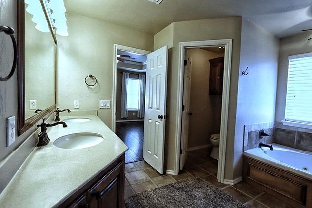 3988 Rock Dove Landing, Edmond, OK 73034