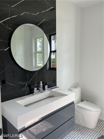 1846 Pondside LN, Naples, FL 34109