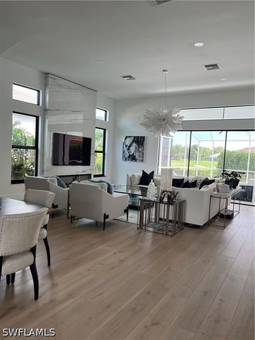 1846 Pondside LN, Naples, FL 34109