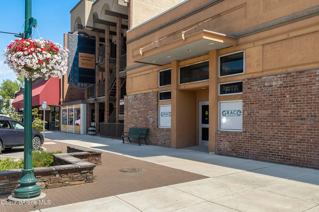 208 N First Ave, Sandpoint, ID 83864 photo 2