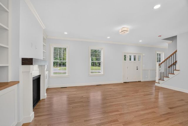 19 Unkety Brook Way, Dunstable, MA 01827