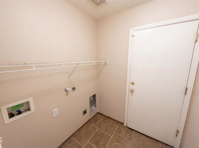 7447 Redpoll Road NW, Albuquerque, NM 87114
