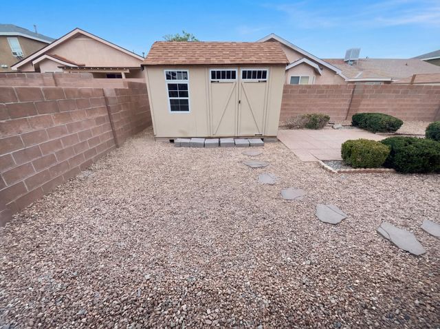 7447 Redpoll Road NW, Albuquerque, NM 87114