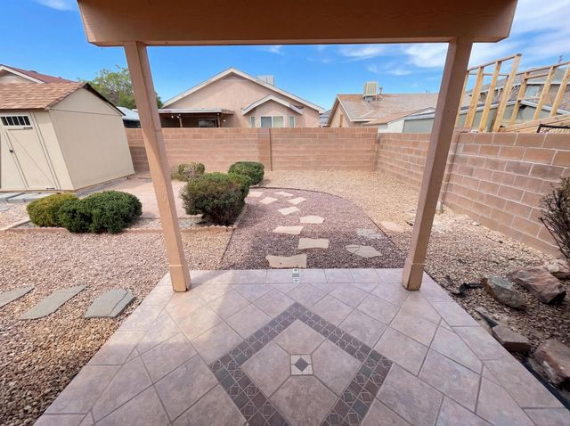 7447 Redpoll Road NW, Albuquerque, NM 87114