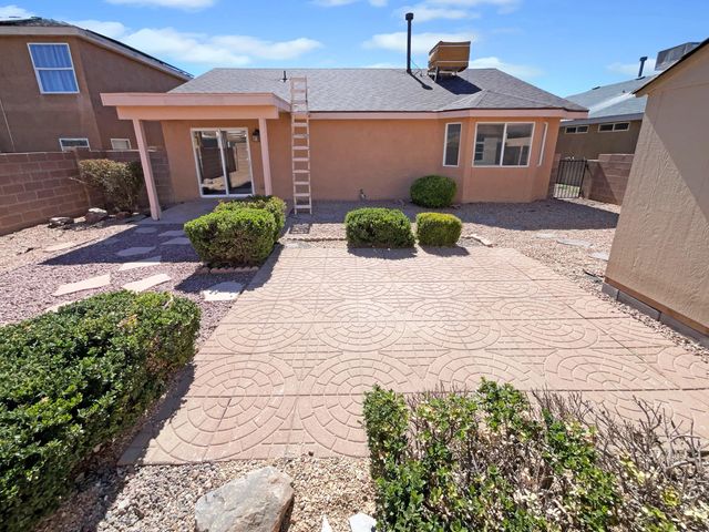 7447 Redpoll Road NW, Albuquerque, NM 87114