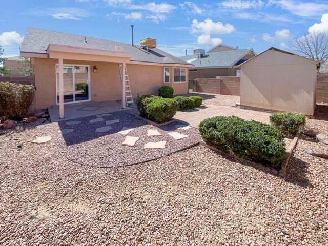7447 Redpoll Road NW, Albuquerque, NM 87114