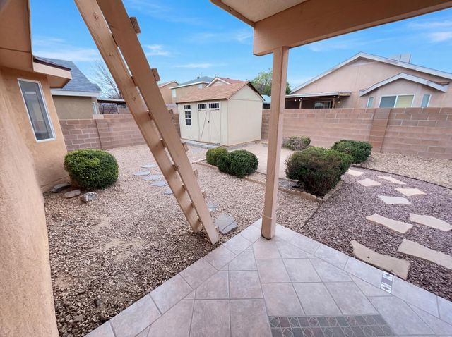 7447 Redpoll Road NW, Albuquerque, NM 87114