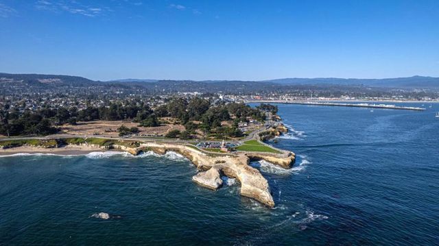 67 Hollins Drive, Santa Cruz, CA 95060