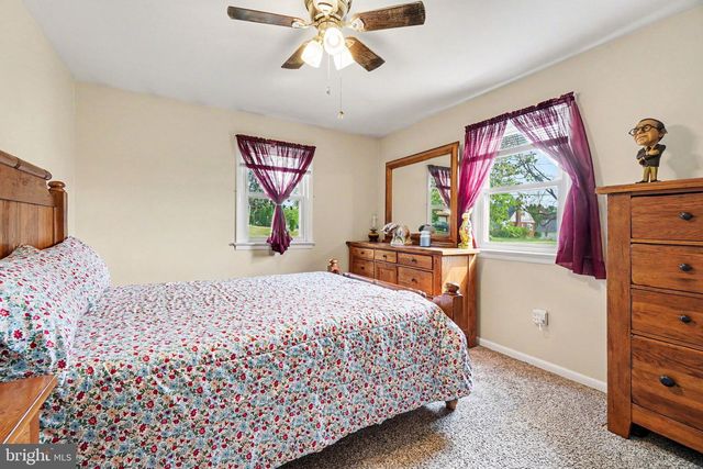 5975 CLOVER RD, Harrisburg, PA 17112