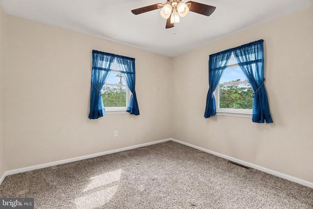 5975 CLOVER RD, Harrisburg, PA 17112